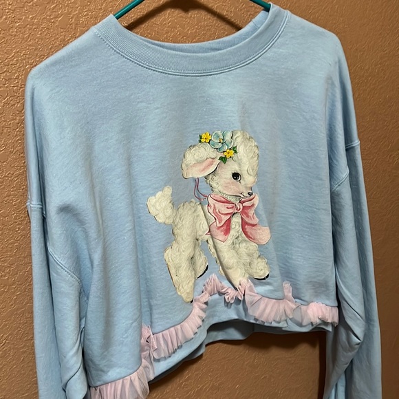 Lamb Cropped Crewneck - Picture 1 of 3